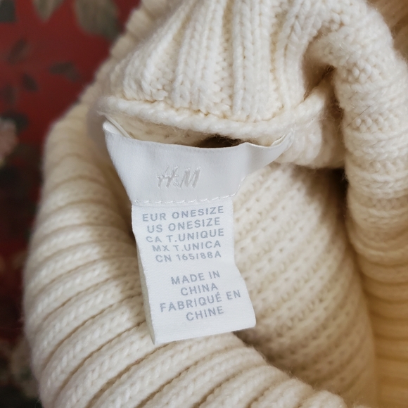 H&M Smock Sweater NWOT - Picture 3 of 3